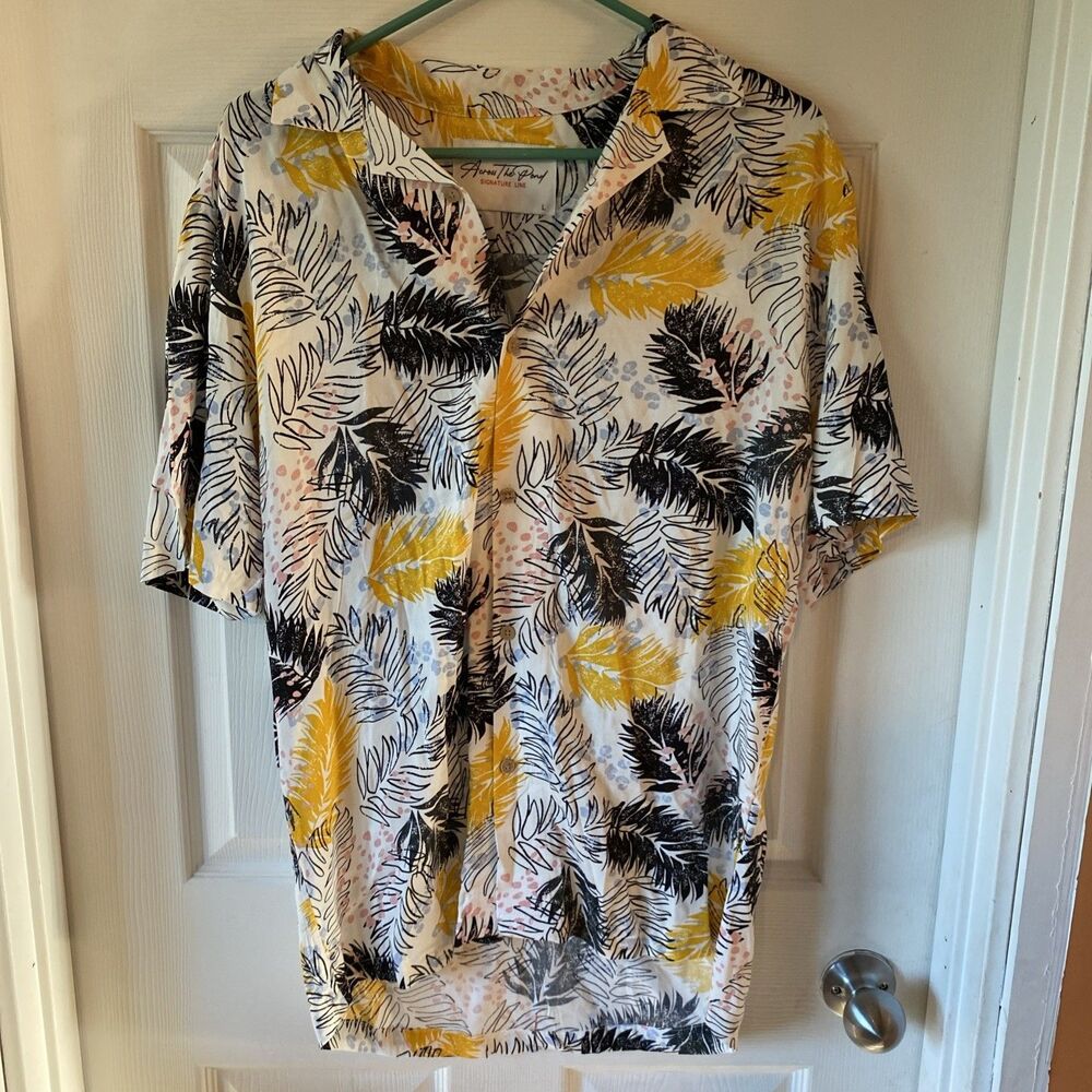 Across The Pond Signature Line Men’s Large Hawaiian Style Button Up Shirt